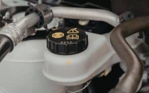 Wie oft muss man die Bremsflüssigkeit wechseln?